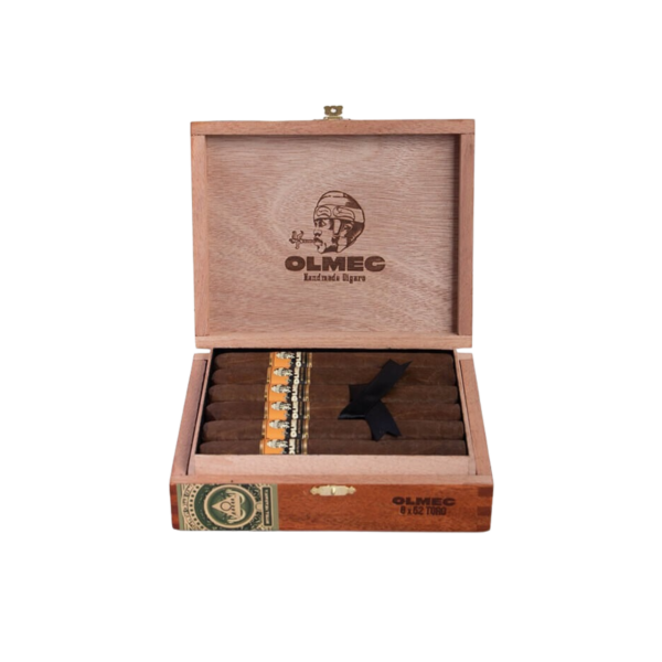Open box of foundation olmec claro toro cigars